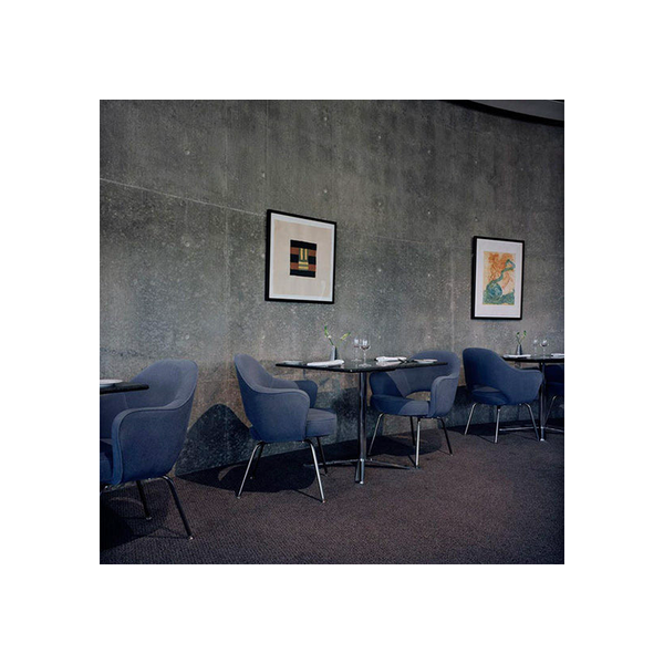 Cadeira de Braço Executive Saarinen com Pernas Tubulares